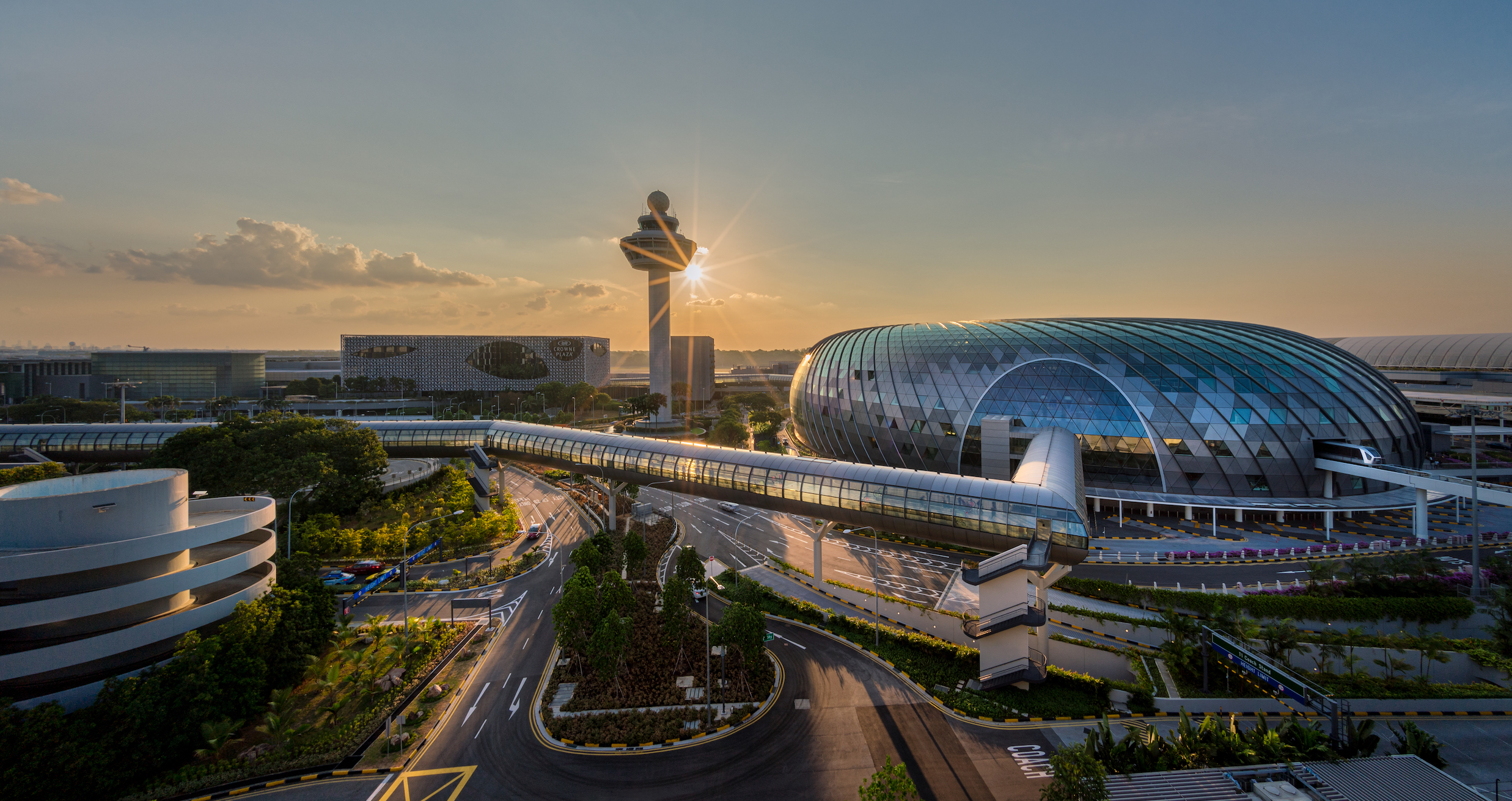 Singapore's Changi Airport Has Contactless Check-In Kiosks and Cleaning  Robots